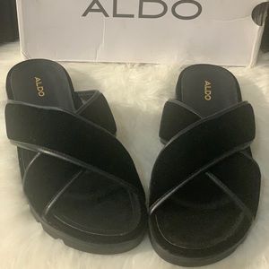 NWT ALDO FLATS WOMEN SIZE 11
